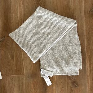 Abercrombie & Fitch Cozy Gray Knit Scarf NWT
